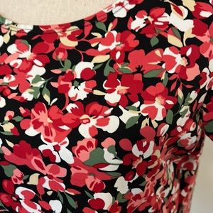 BUY NOW💕Like new petite size Medium Colorful dressy or casual.